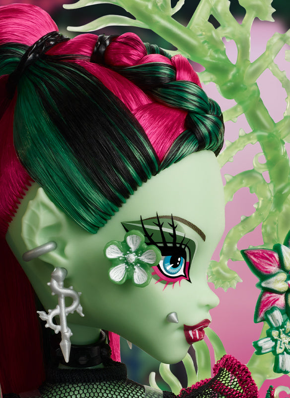 Fang Club Monster High Venus McFlytrap Doll 2025 | Mattel