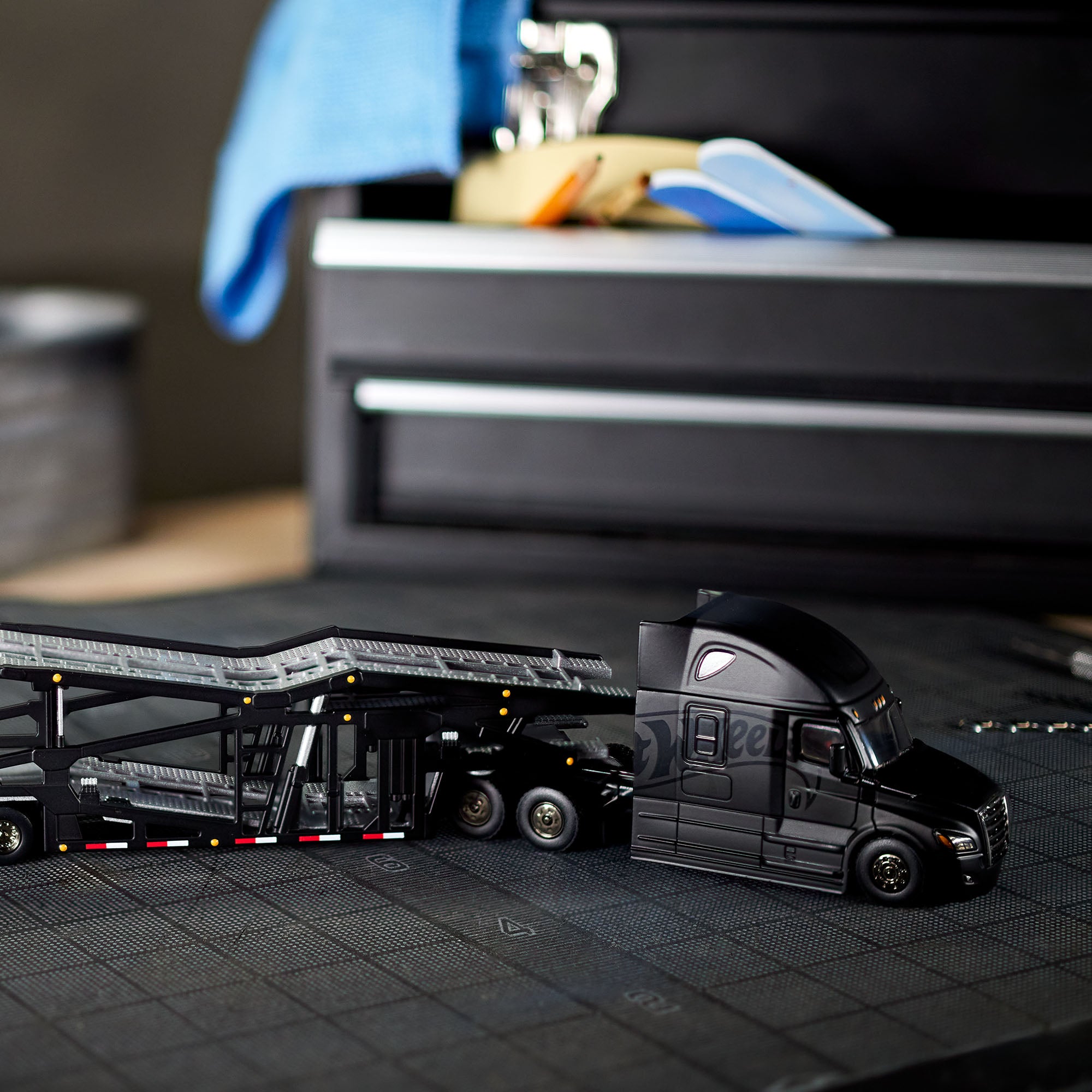 Hot Wheels Elite 64 Freightliner Cascadia | Mattel Creations