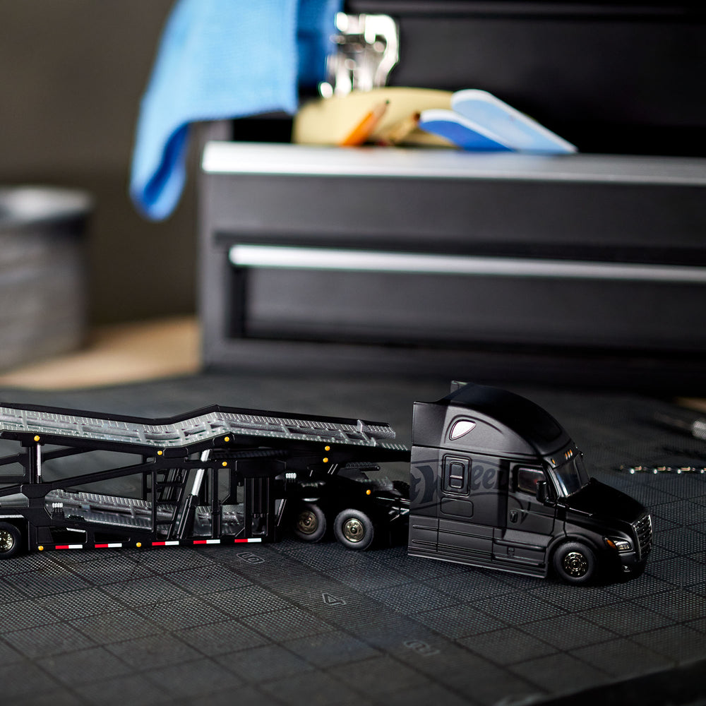 Hot Wheels Elite 64 Freightliner Cascadia