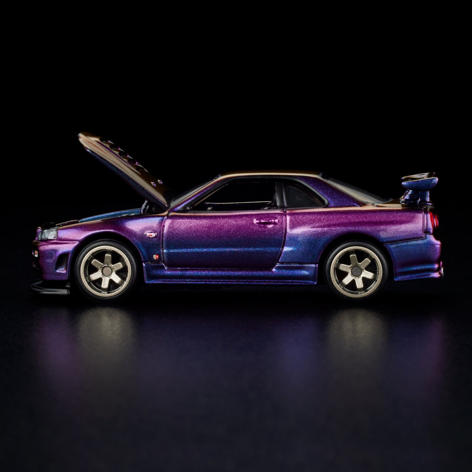 RLC Exclusive Nissan Skyline GT-R BNR34