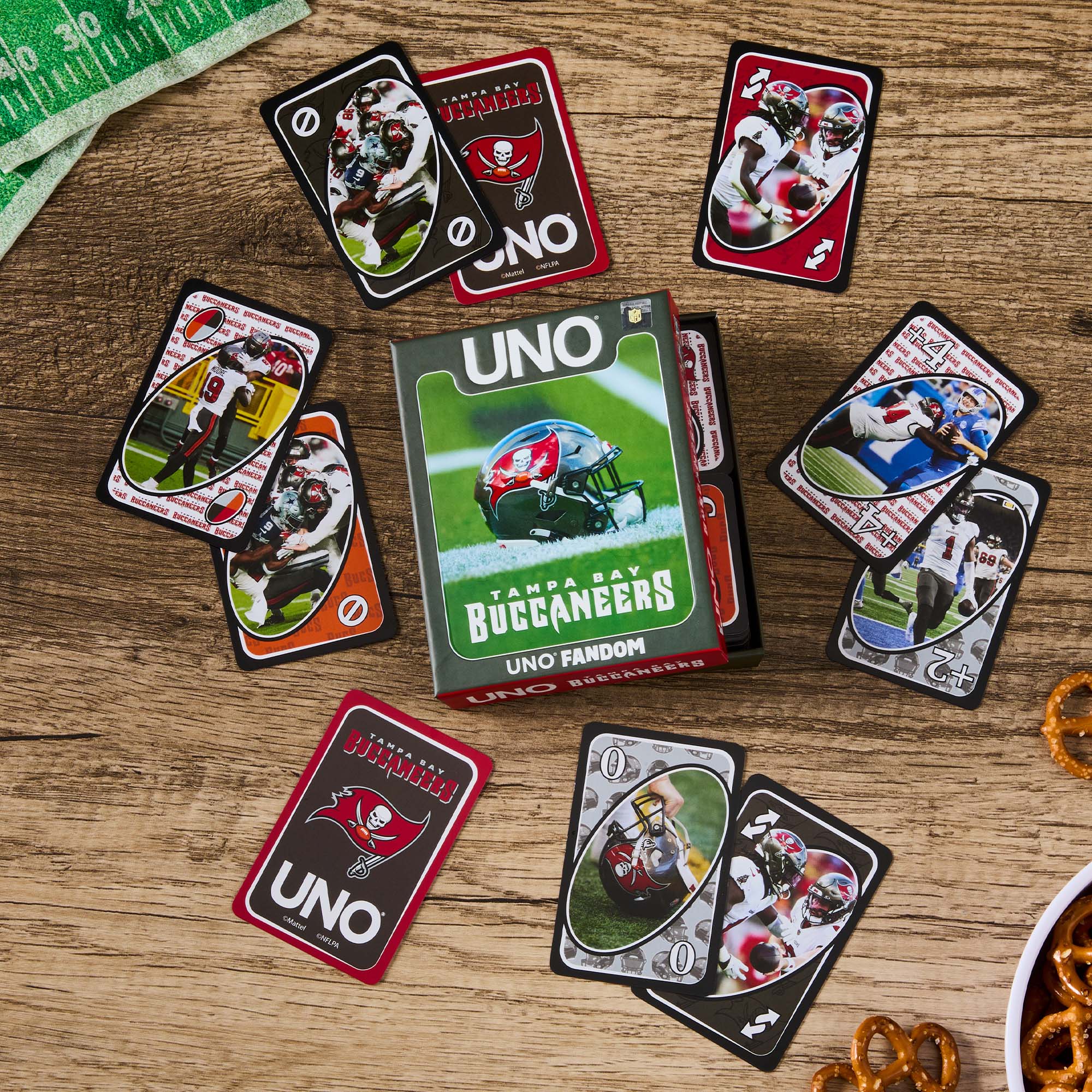 UNO Fandom NFL Tampa Bay Buccaneers Game Deck