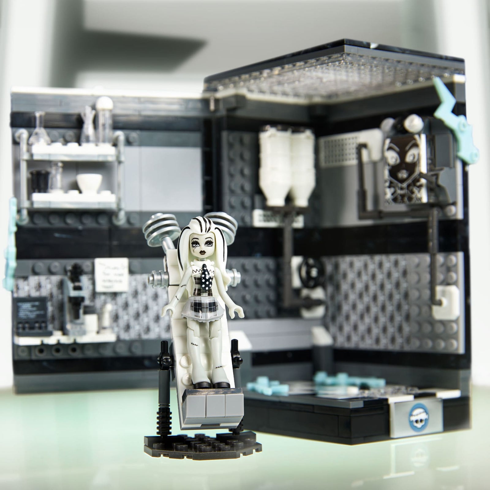 MEGA Monster High Frankie Stein's Boo-k Lab