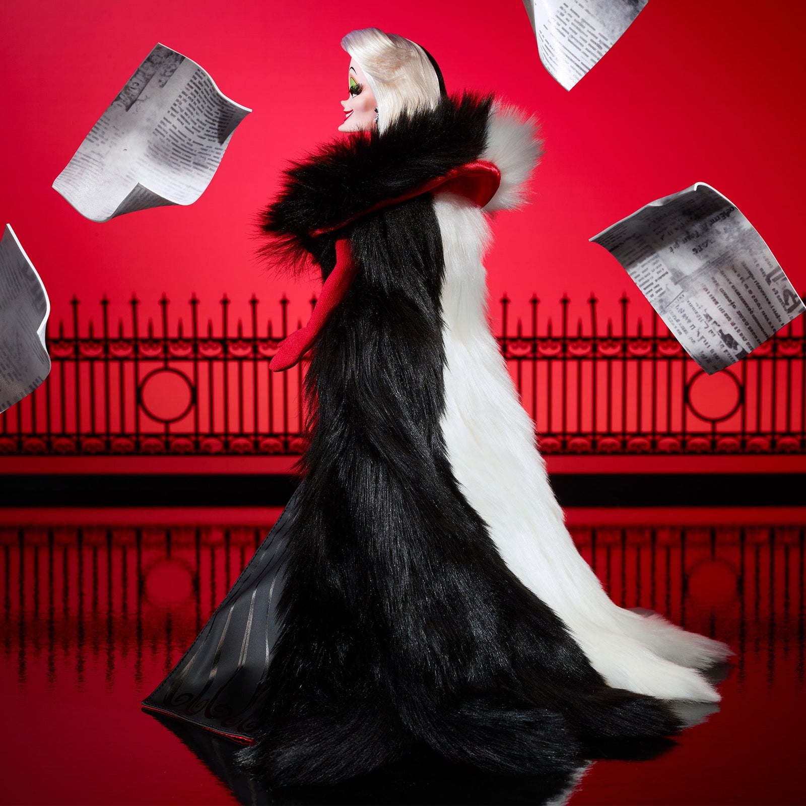 Disney Darkness Descends Cruella De Vil Doll