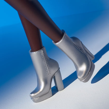 Barbie Signature Barbie Looks Doll (Tall, Dark Brown)