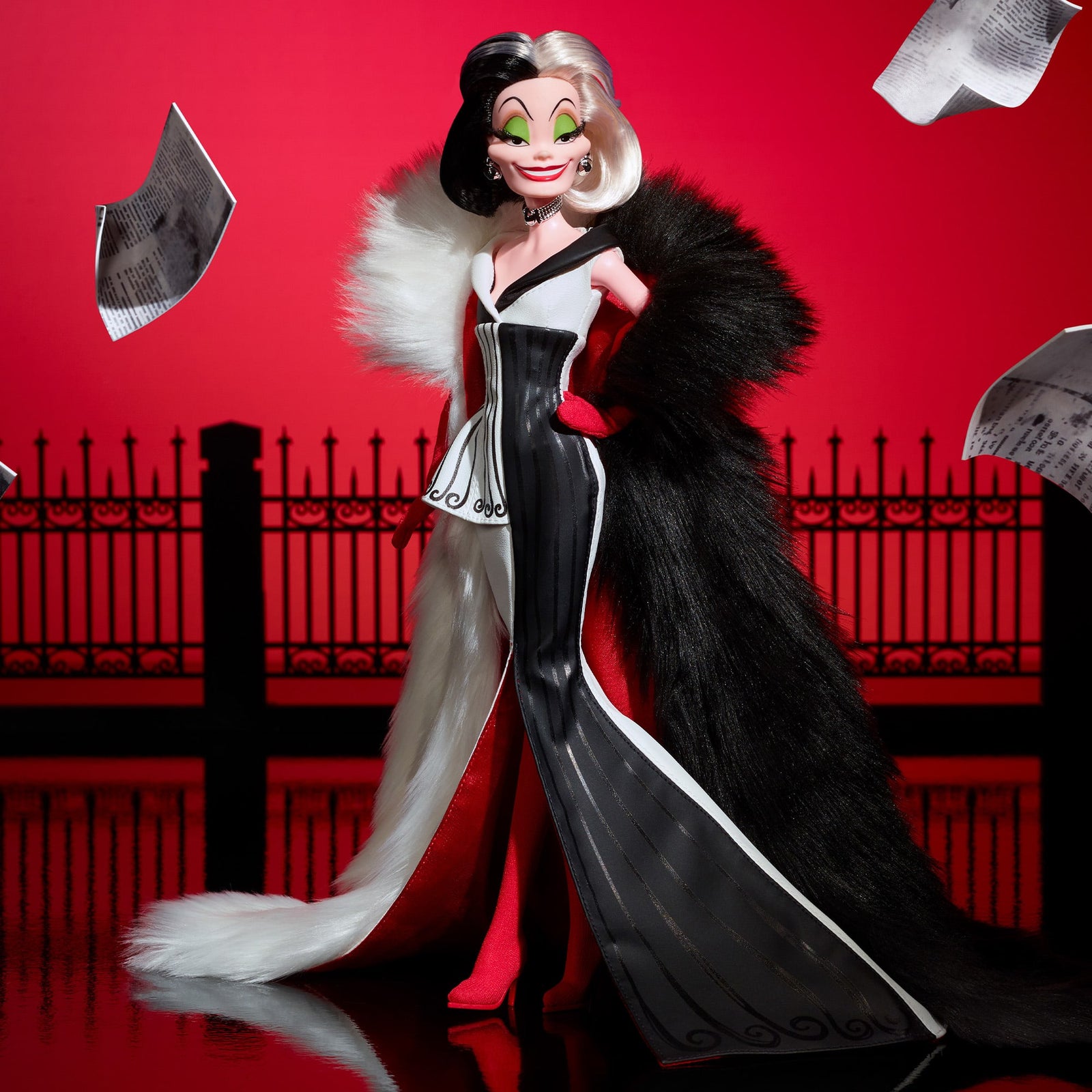 Disney Darkness Descends Cruella De Vil Doll
