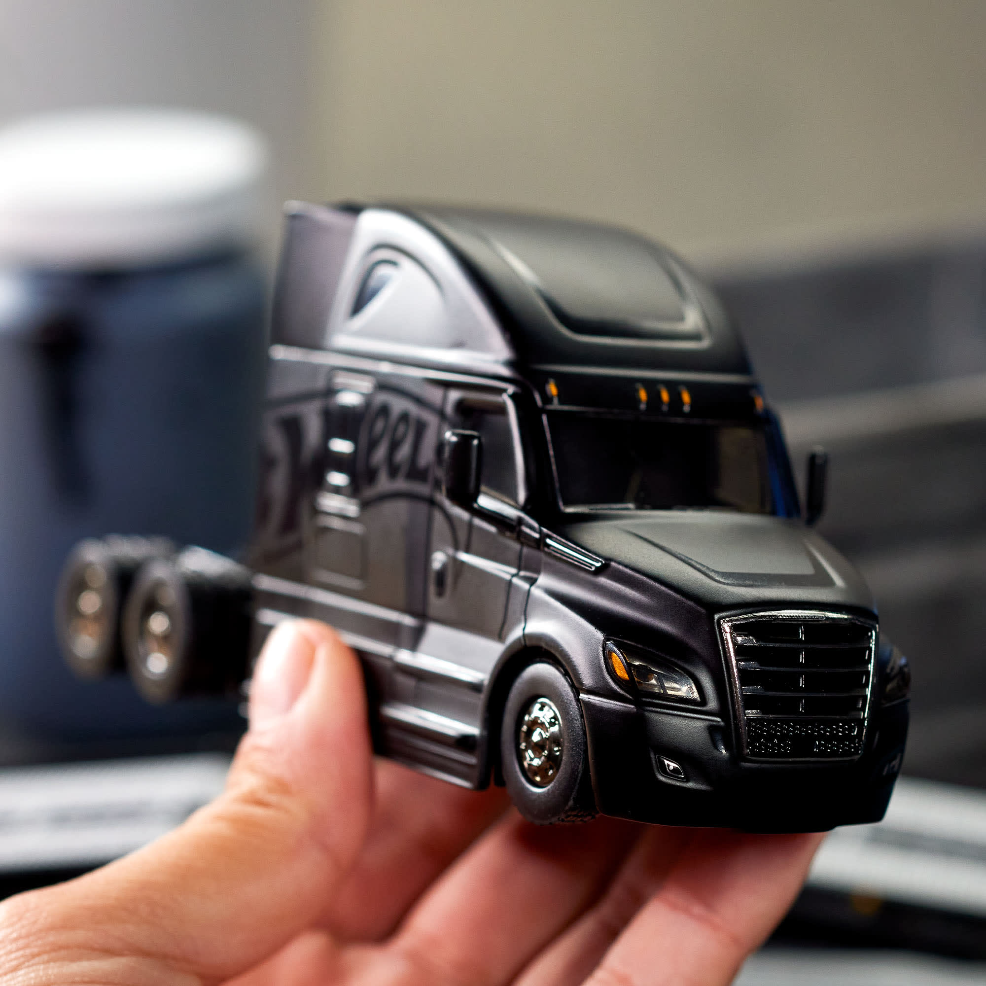 Hot Wheels Elite 64 Freightliner Cascadia