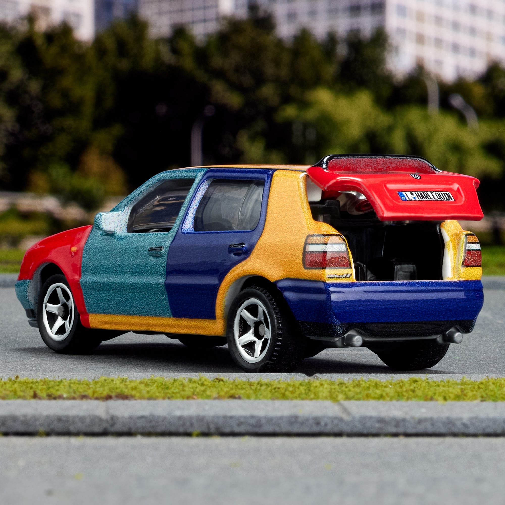 Matchbox 1995 Volkswagen Golf Harlequin