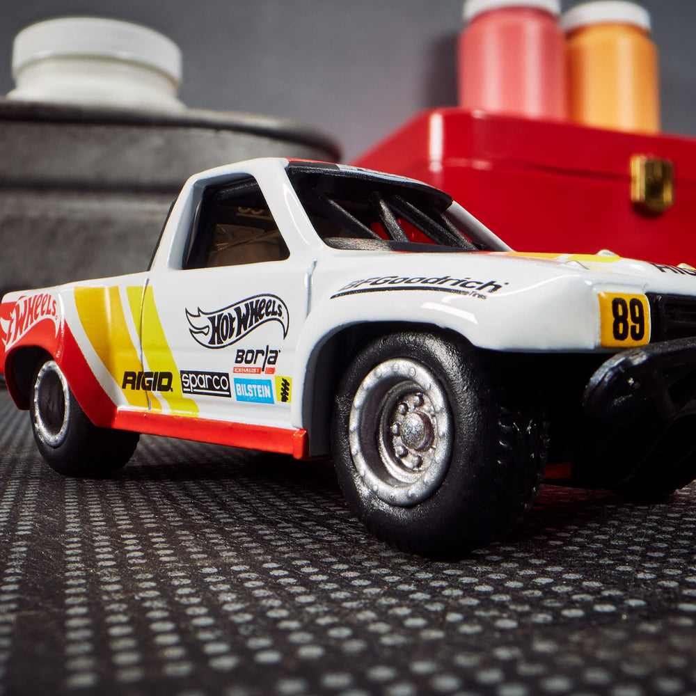 Hot Wheels Elite 64 1989 Toyota HiLux Stadium Truck