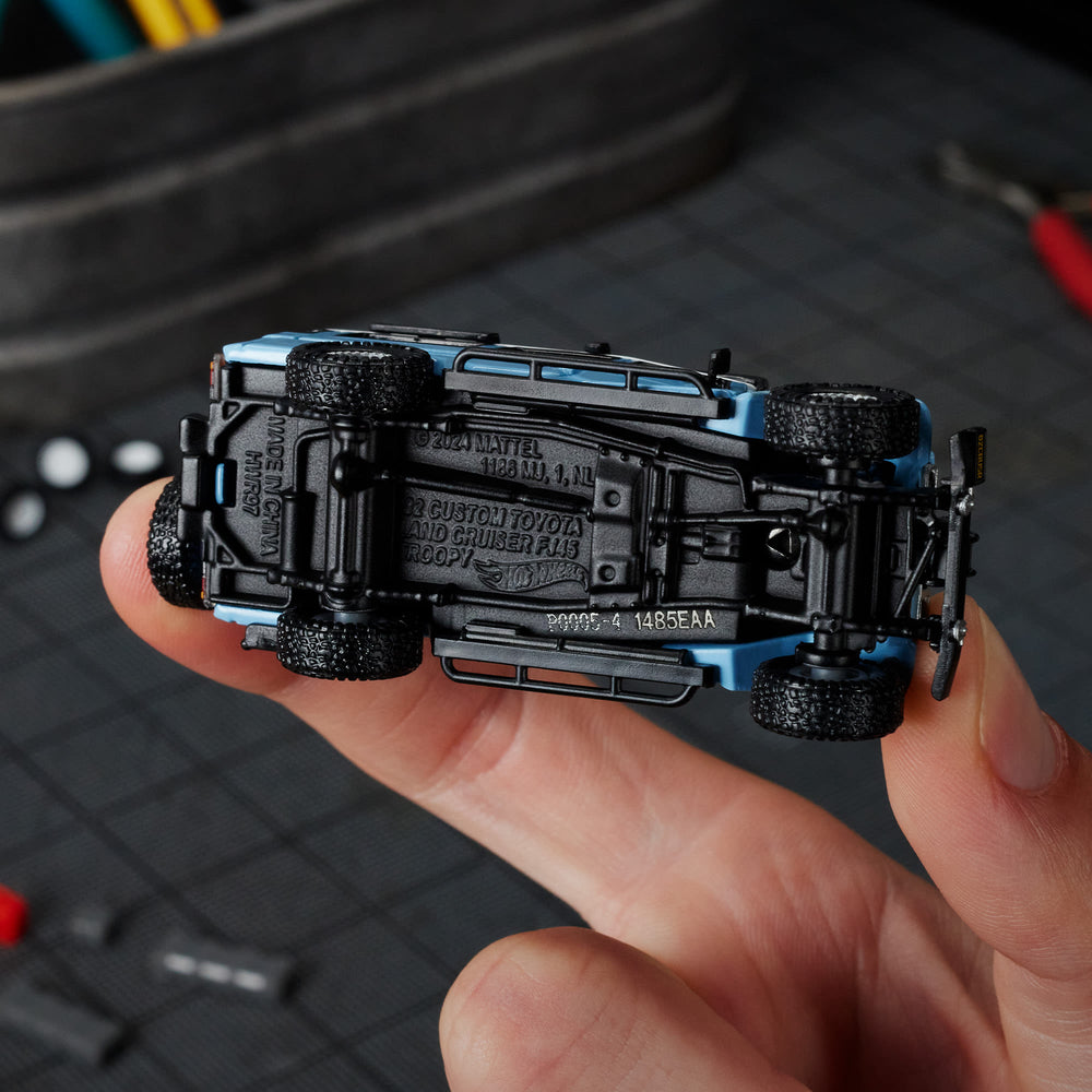 Hot Wheels Elite 64 Mod Shop 1982 Toyota Land Cruiser FJ45