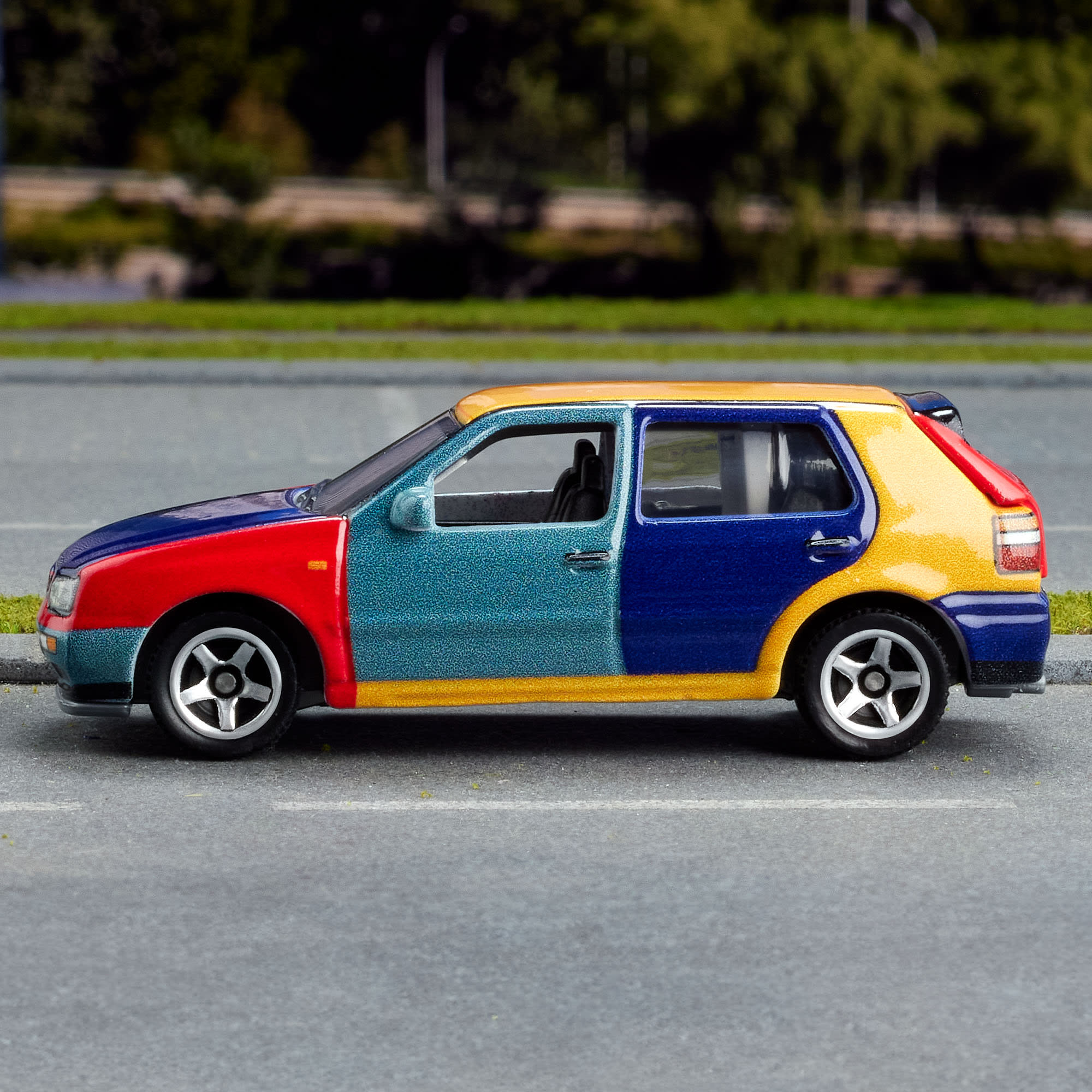 Matchbox 1995 Volkswagen Golf Harlequin