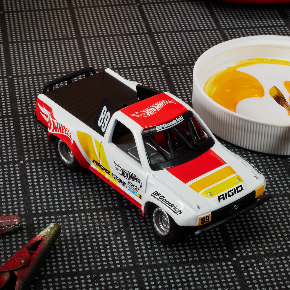 Hot Wheels Elite 64 1989 Toyota HiLux Stadium Truck