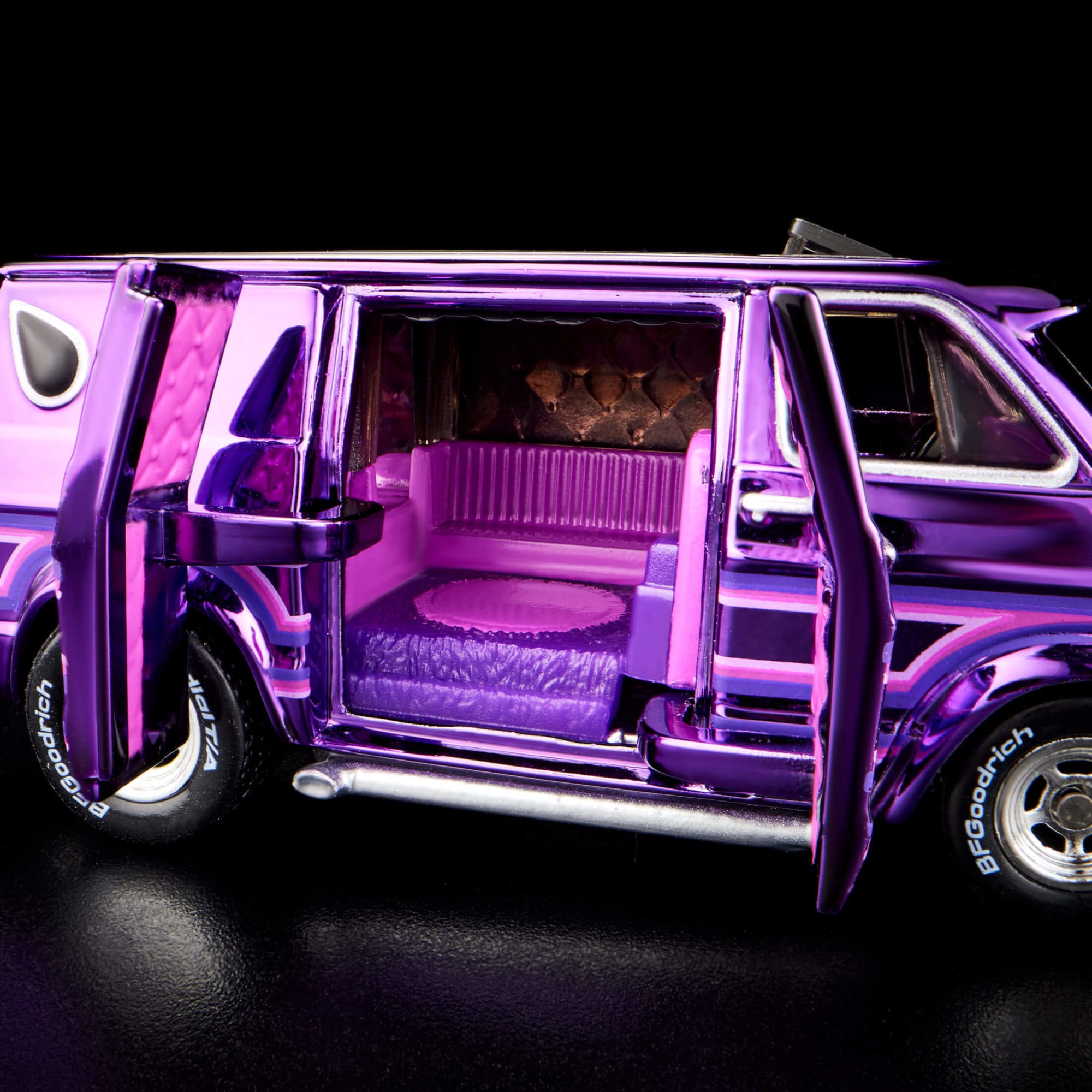 RLC Exclusive ‘70s Dodge Tradesman Van