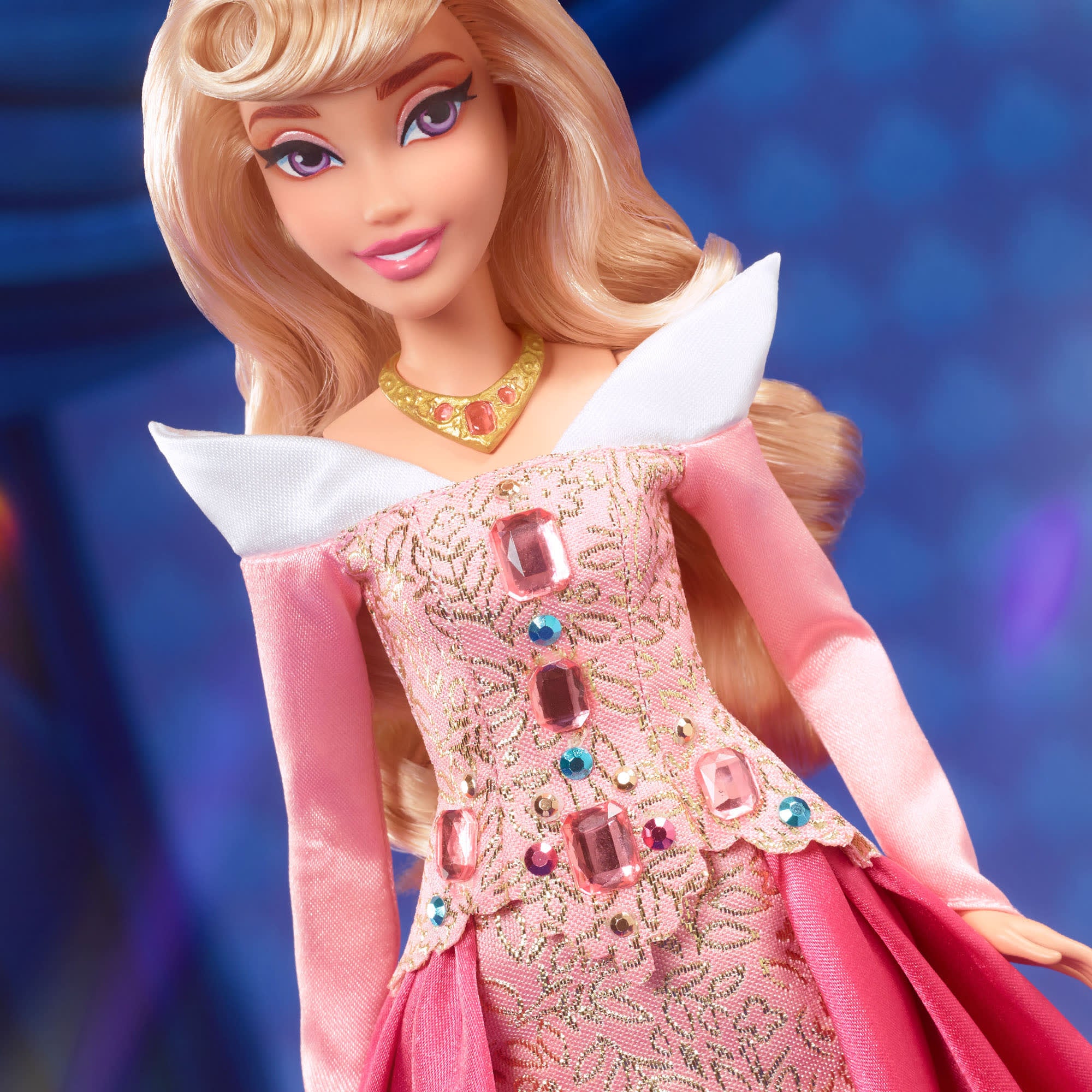  Mattel Disney Princess Aurora Fashion Doll, Sparkling Look with  Blonde Hair, Purple Eyes & Tiara Accessory : Toys & Games