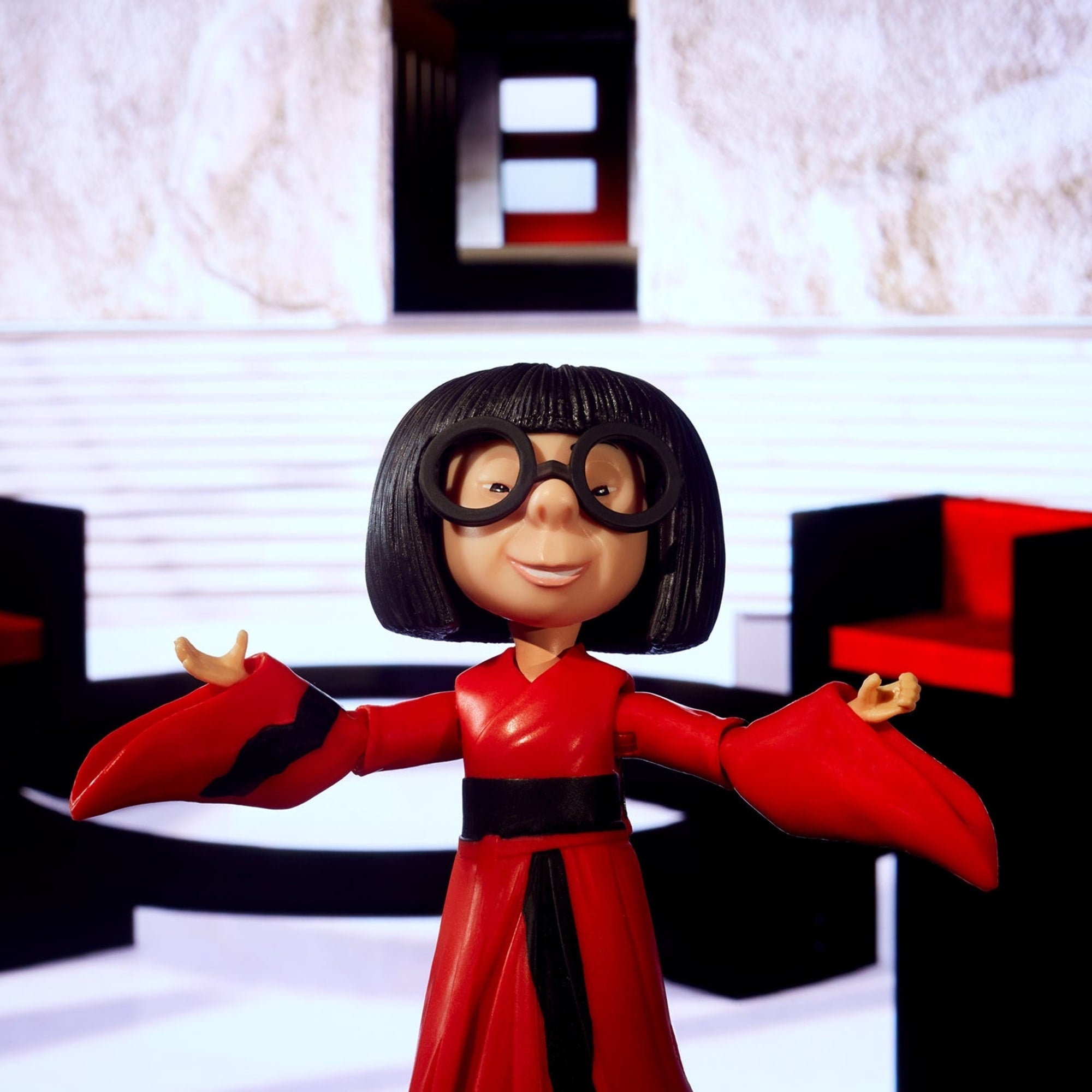Pixar Spotlight Series Edna Mode Collector Figure The Incredibles