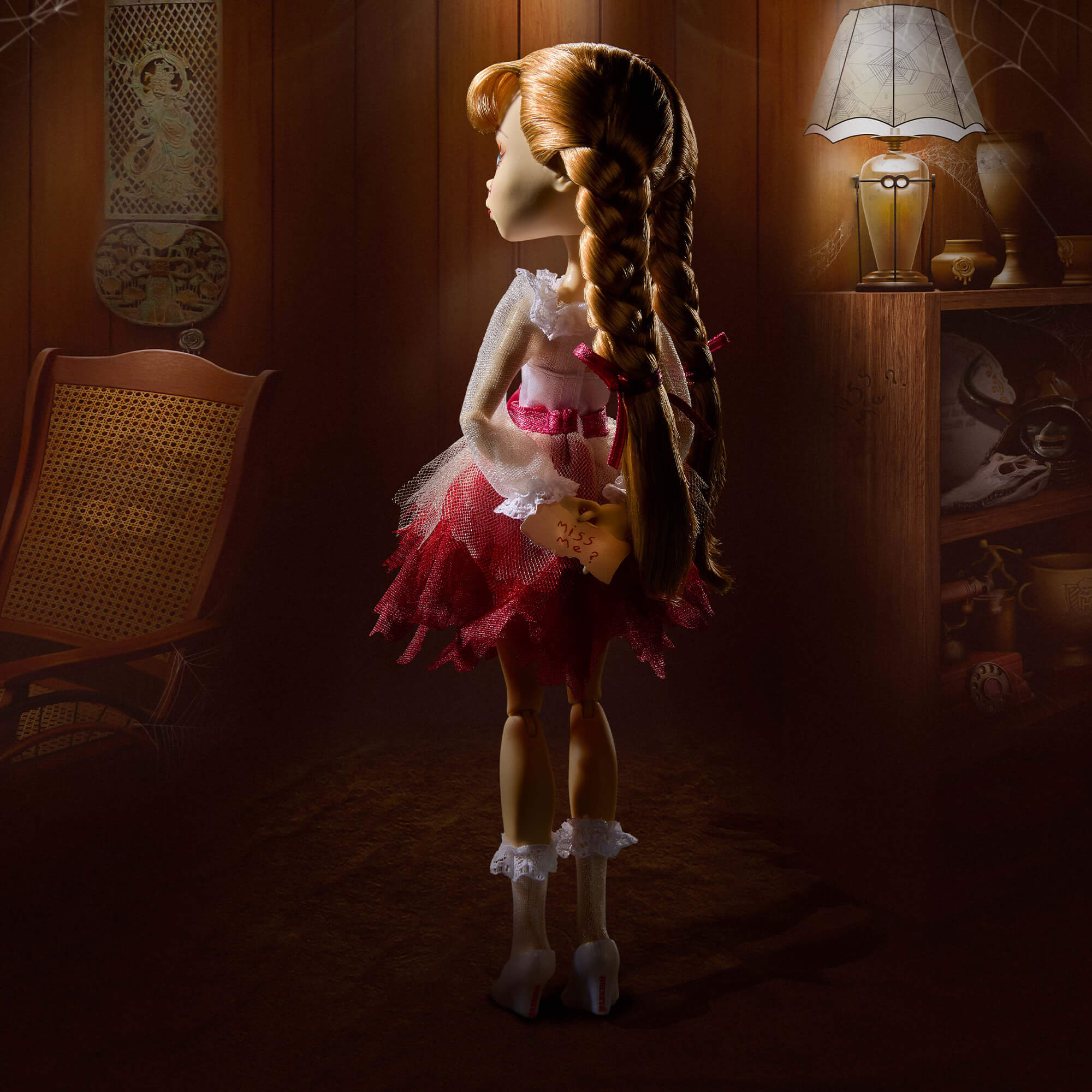 Boneca Spirit Halloween Annabelle em tamanho natural, oficialmente
