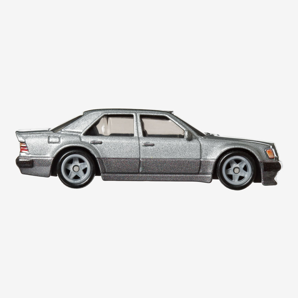 Hot Wheels Premium Car Culture Canyon Warriors – Mercedes-Benz 500E